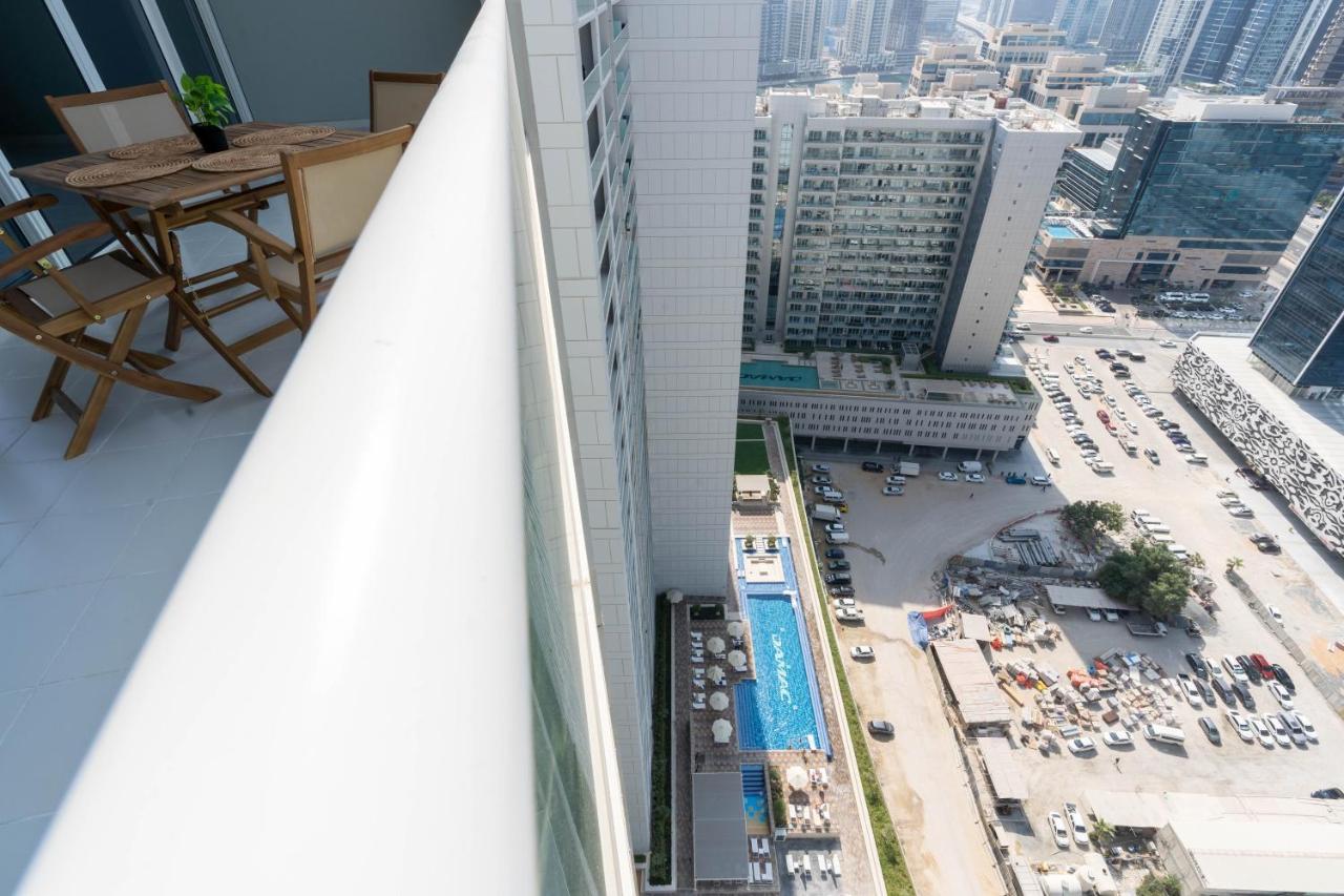 Delightful 2Br Apartment At Reva Residences Dubai Exterior photo