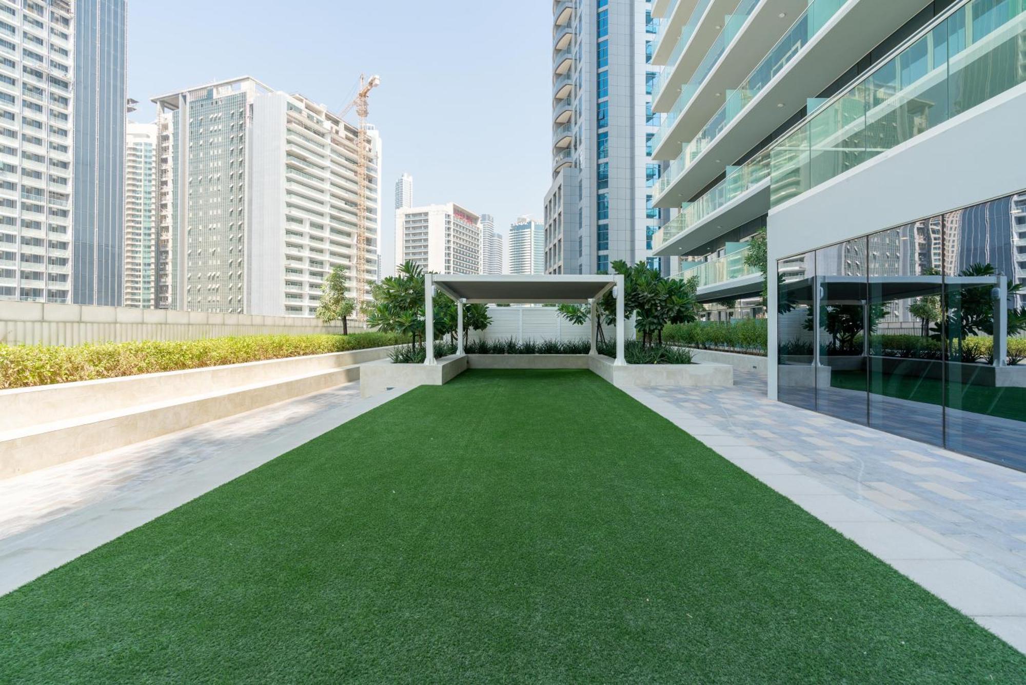 Delightful 2Br Apartment At Reva Residences Dubai Exterior photo